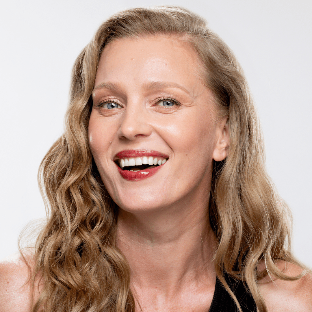 #color_Aperitivo 04 Sheer Black Cherry