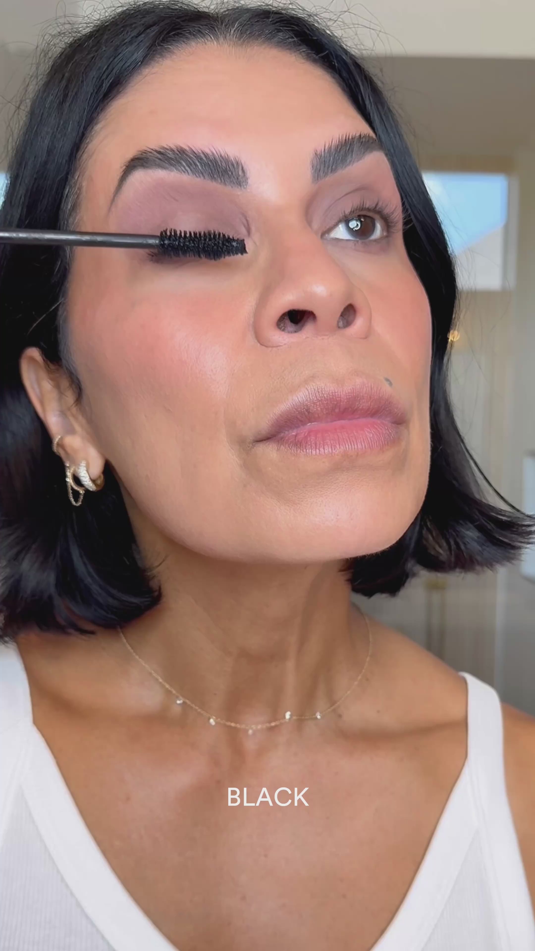 Load video: Black Mascara Variant 3